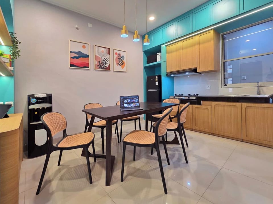 House, 3 Bedrooms, Non Smoking | Private kitchen | Fridge, microwave, stovetop, cookware/dishes/utensils