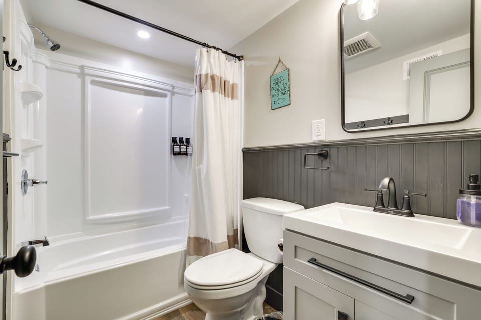 Full Bathroom | 2nd Floor