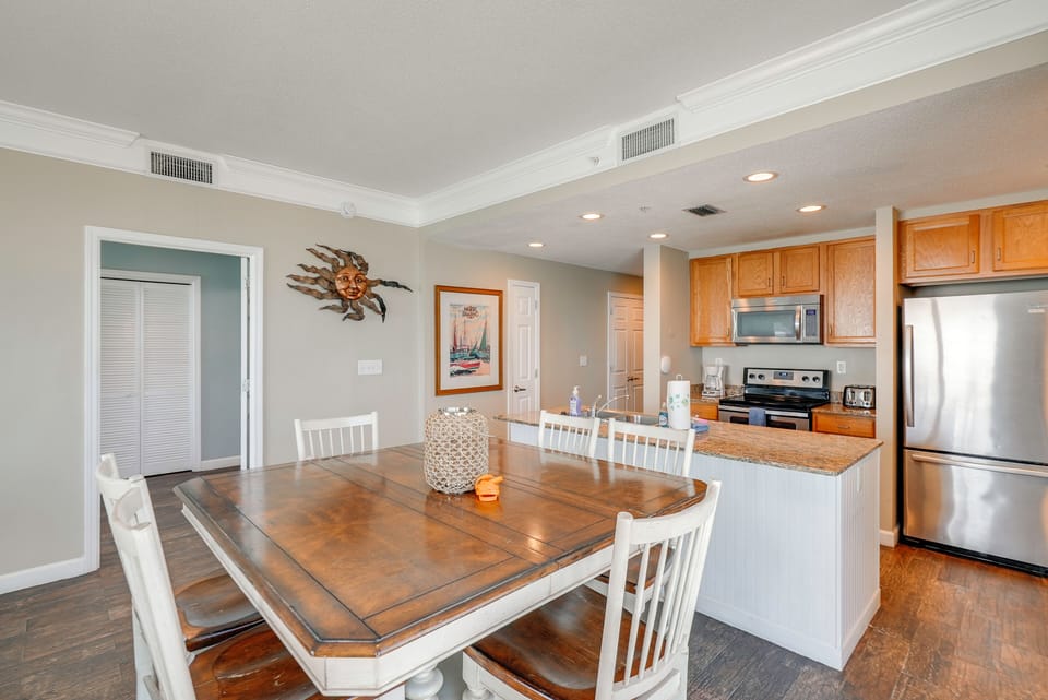Kitchen & Dining Area