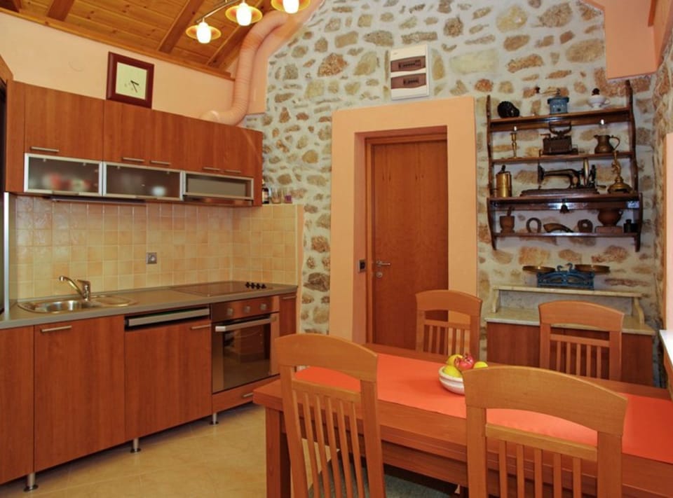 House (Holiday Home with Terrace) | Private kitchen | Fridge