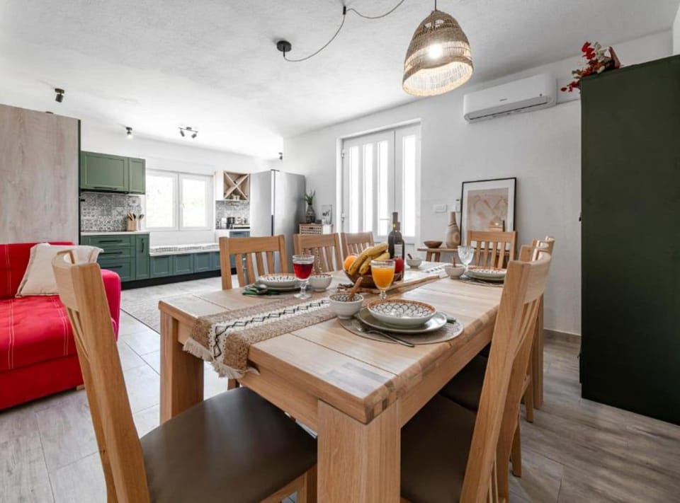 House (Three bedroom Villa) | Dining room