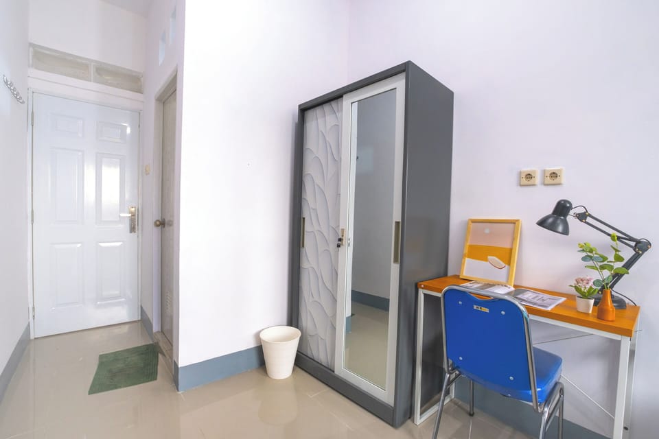 Basic Double Room, Balcony, City View | Interior
