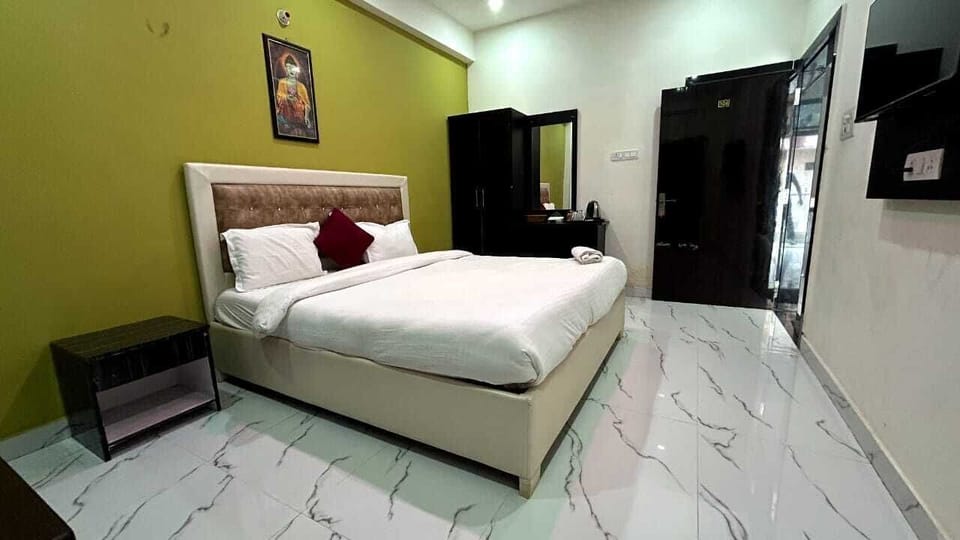 Deluxe Double Room, Balcony, City View | Desk, laptop workspace, free WiFi