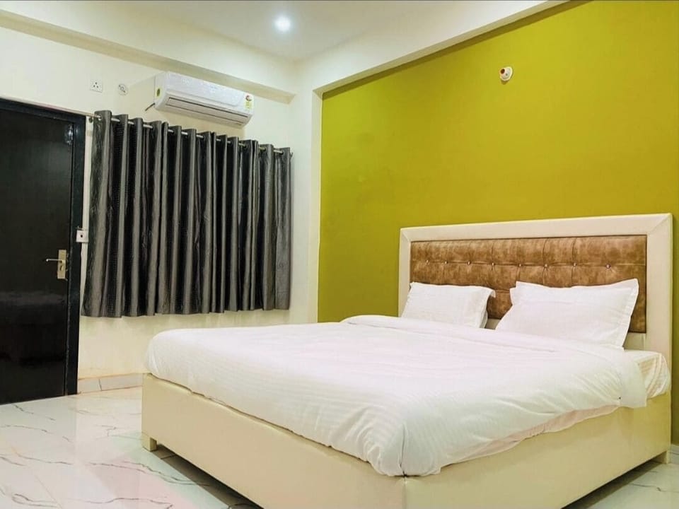 Deluxe Double Room, Balcony, City View | Desk, laptop workspace, free WiFi
