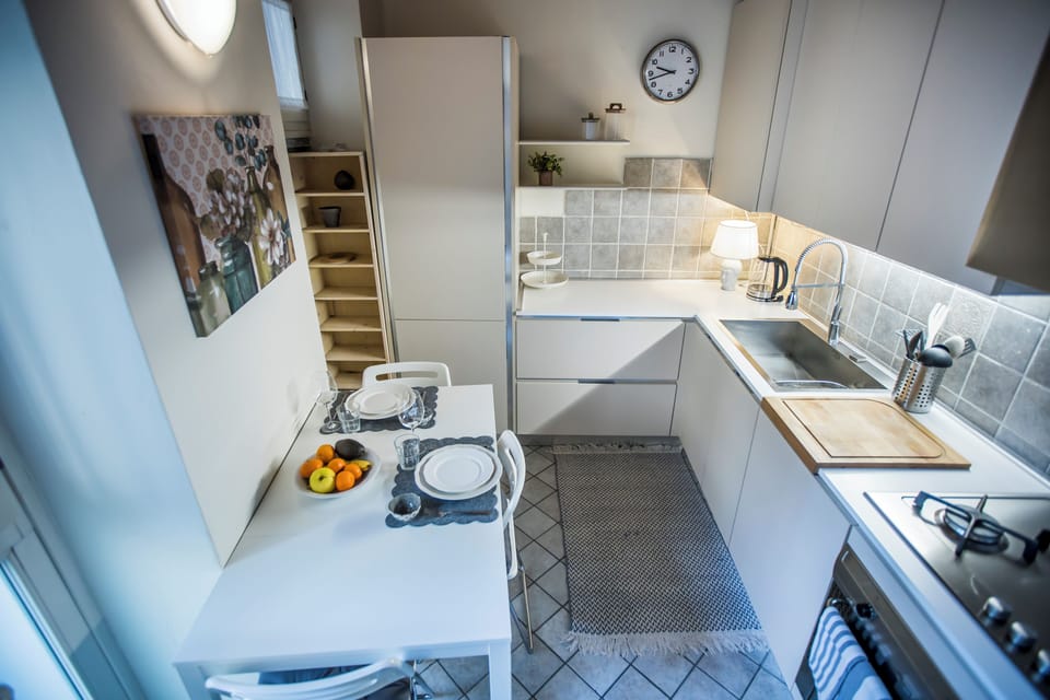 Deluxe Duplex, Balcony, Courtyard View | Private kitchen | Fridge, oven, stovetop, dishwasher