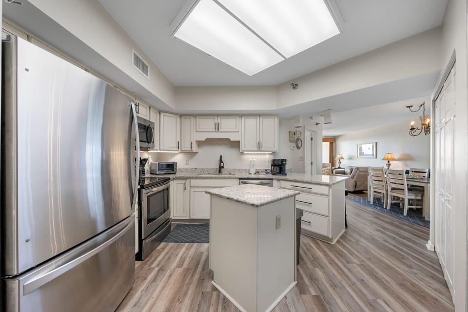 Signature Condo, 3 Bedrooms, Balcony, Beach View | Private kitchen | Fridge, microwave, oven, stovetop