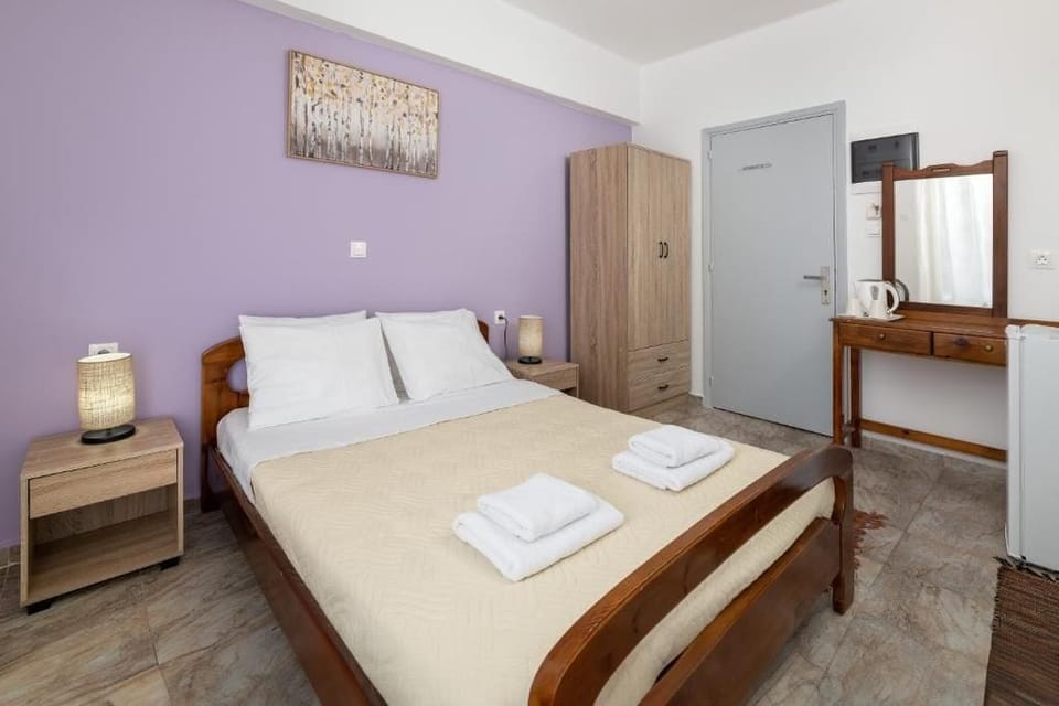 Double Room | Desk, iron/ironing board, free WiFi