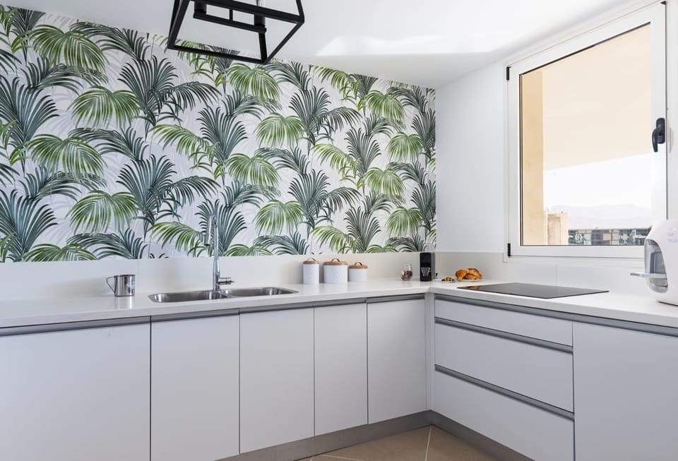 Apartment, 3 Bedrooms, Balcony, City View | Interior