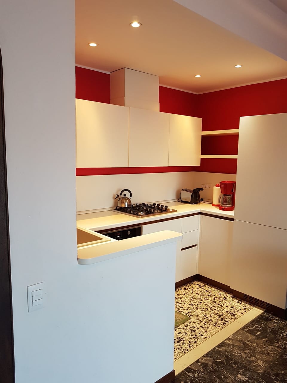 Apartment, Balcony, Lake View | Private kitchen | Highchair