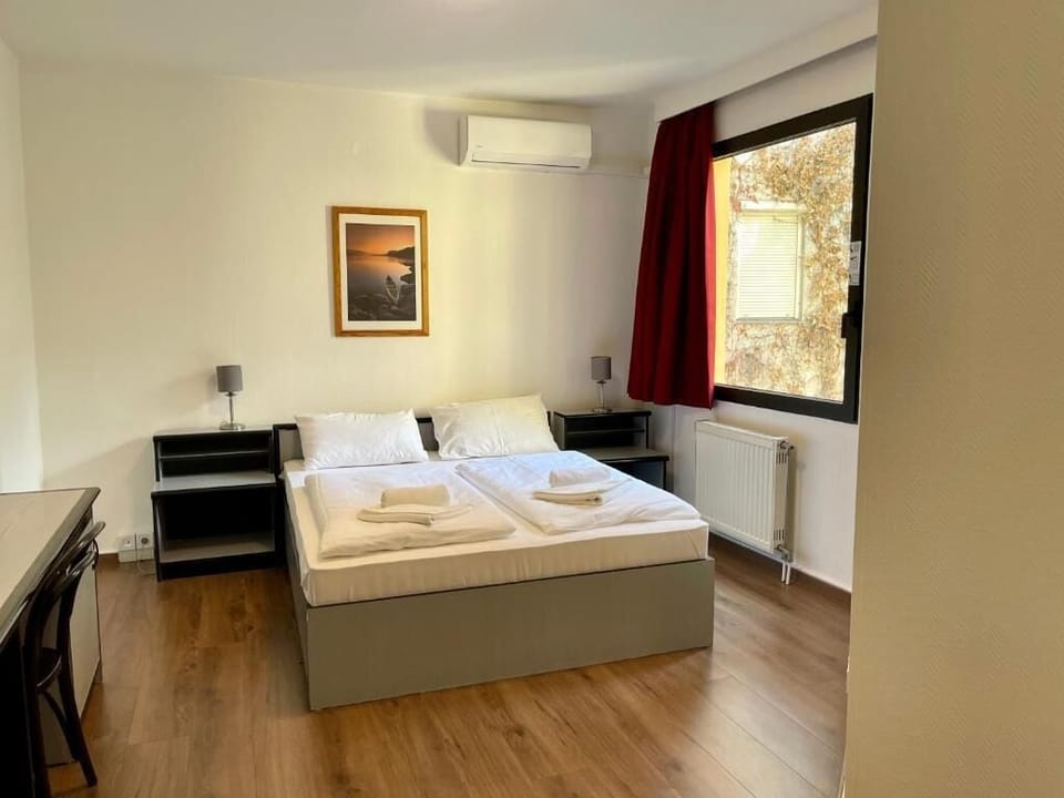 Double Room, Courtyard View | In-room safe, blackout drapes, soundproofing, free WiFi