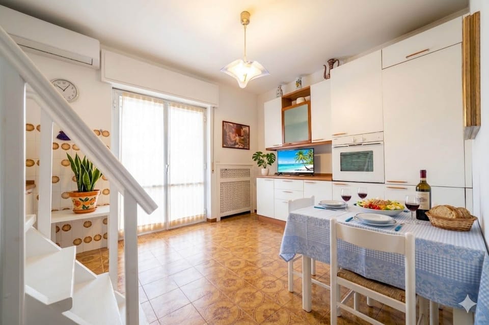 Basic Duplex, Partial Sea View | Private kitchen