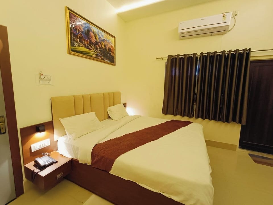 Deluxe Double Room | Desk, laptop workspace, free WiFi