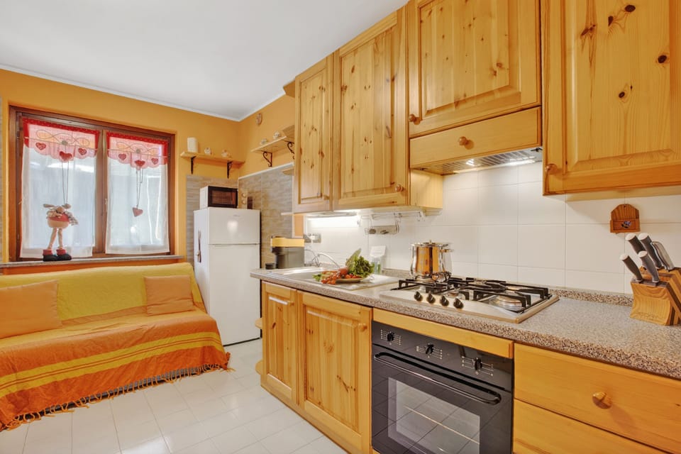 Standard Apartment, Multiple Bedrooms (Station Inn Oulx) | Private kitchen | Fridge, microwave, oven, stovetop