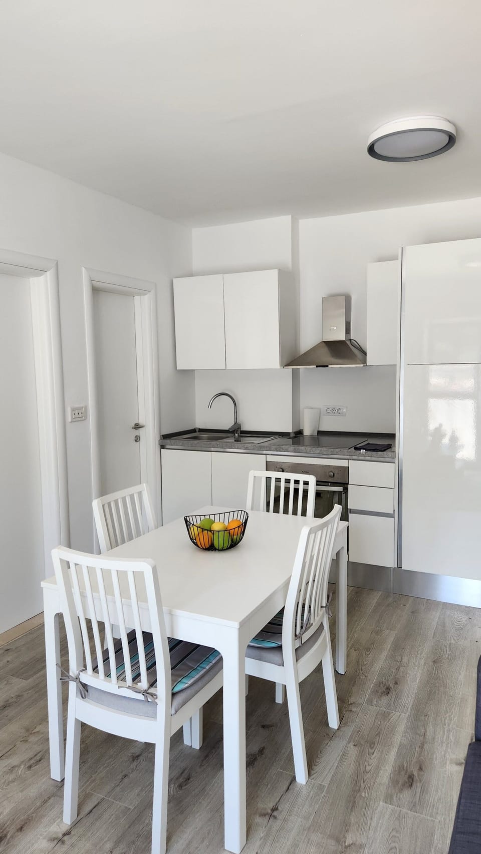kitchen - oven, stove top, refrigerator