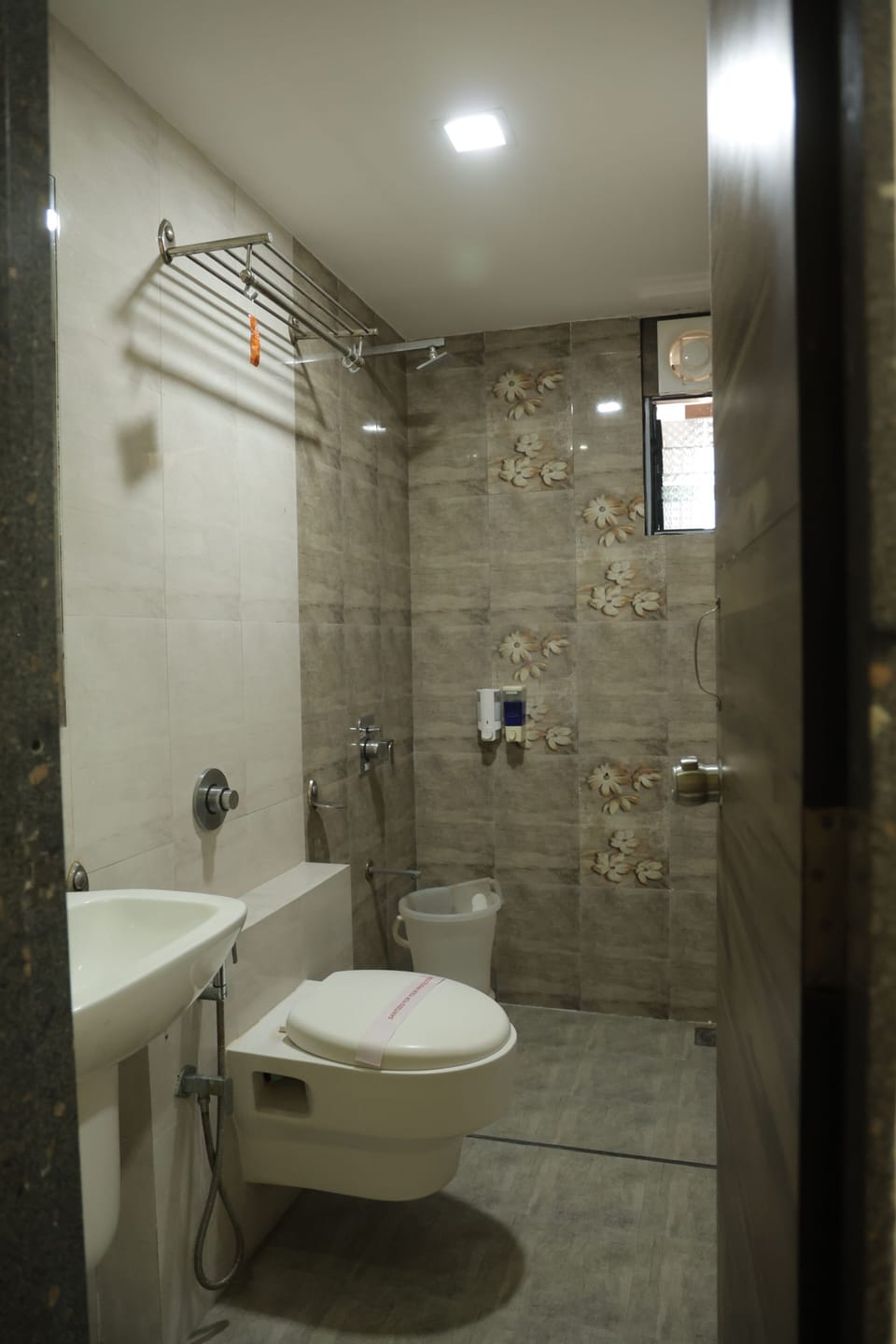 Shower, towels, soap, shampoo