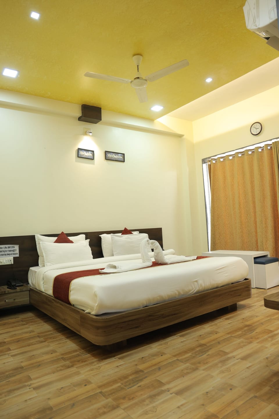 Deluxe Double or Twin Room | Laptop workspace, free WiFi