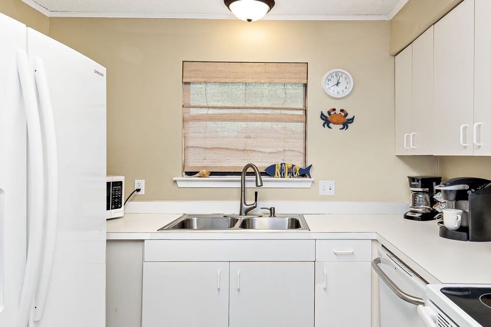Signature Condo, 2 Bedrooms, 2 Bathrooms, Garden View | Private kitchen | Fridge, microwave, oven, stovetop