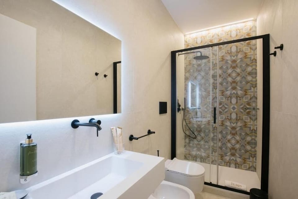 Comfort Double Room, Balcony, Courtyard View | Bathroom | Bidet