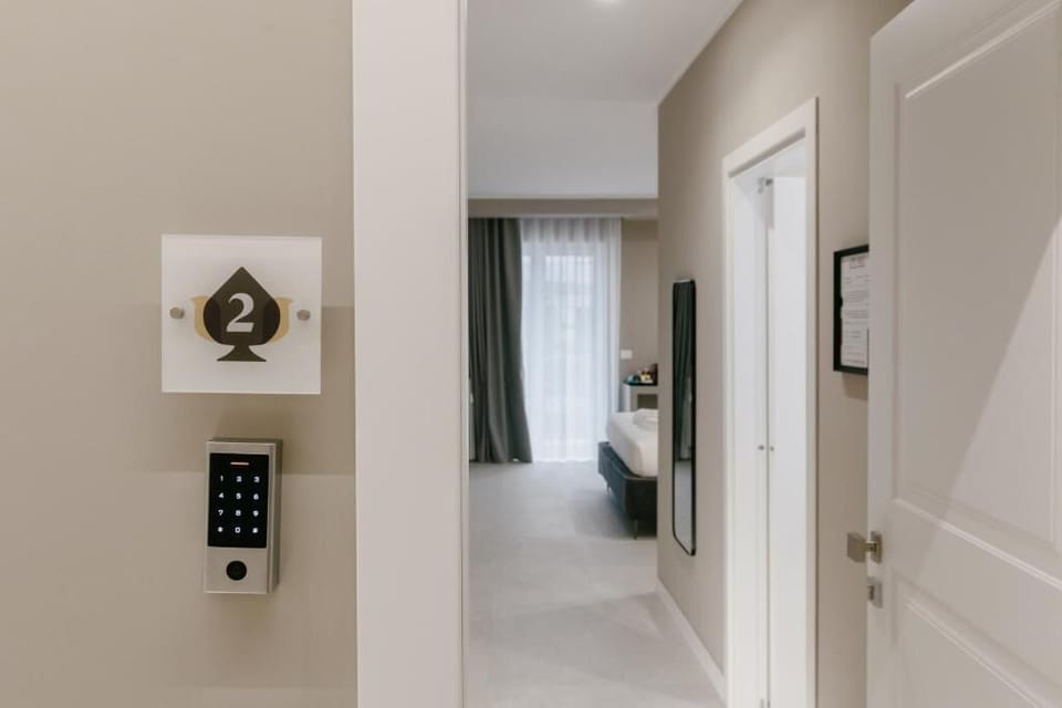 Comfort Double Room, Balcony, Courtyard View | Interior