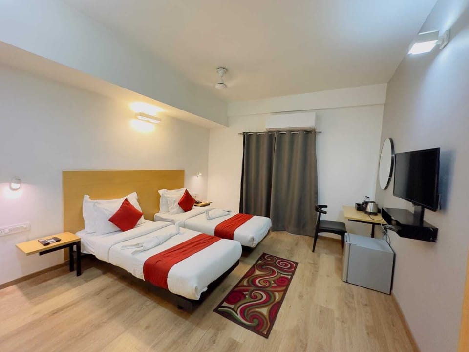 Desk, laptop workspace, iron/ironing board, free WiFi