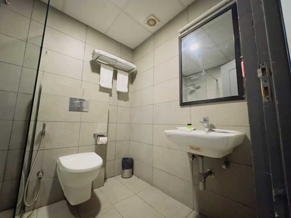 Desk, laptop workspace, iron/ironing board, free WiFi