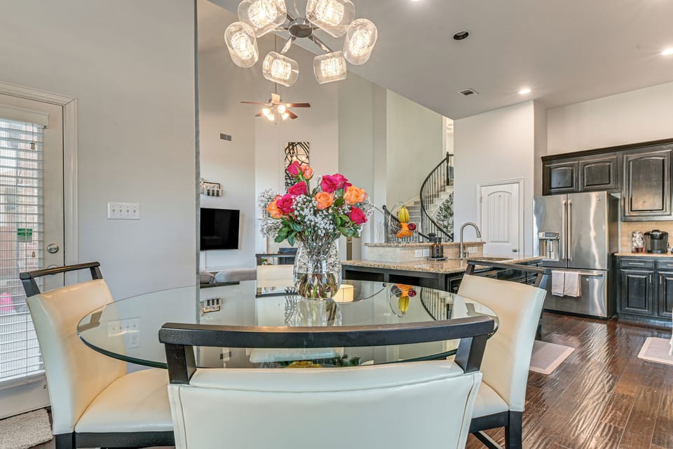 House (5 Bedrooms) | Interior