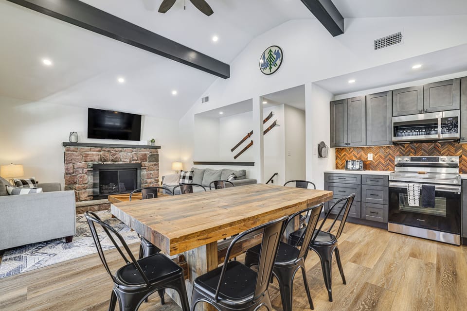 House (6 Bedrooms) | Interior