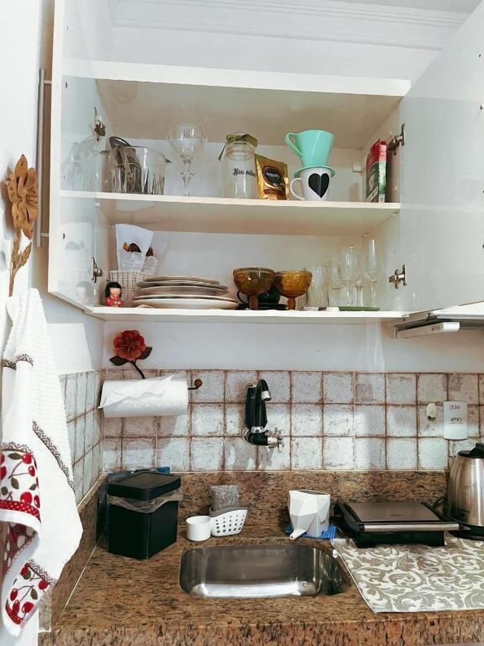 Deluxe Suite, Sea View | Private kitchen | Mini-fridge, microwave, cookware/dishes/utensils