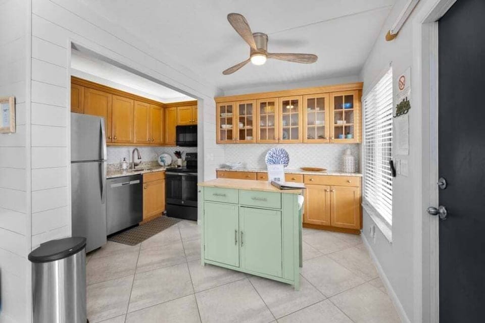 Condo, 2 Bedrooms | Private kitchen