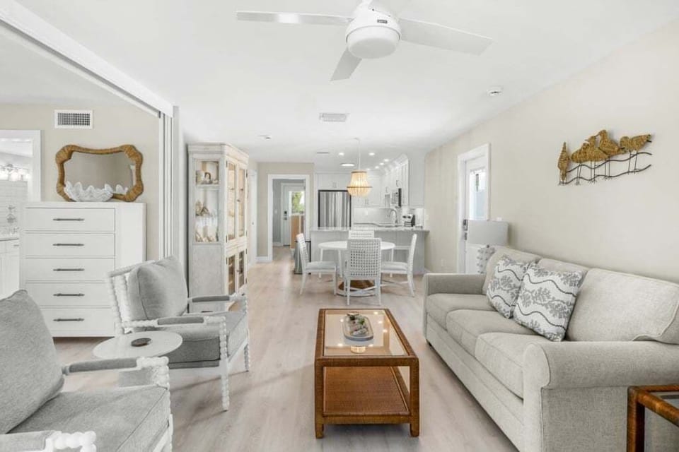 Condo, 2 Bedrooms | Living area