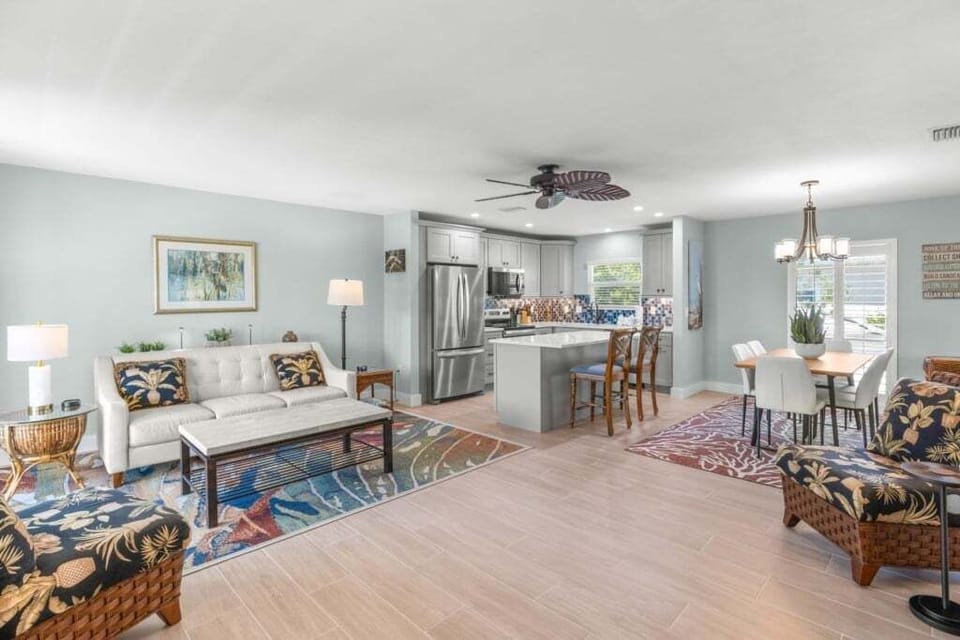 Condo, 2 Bedrooms | Living area