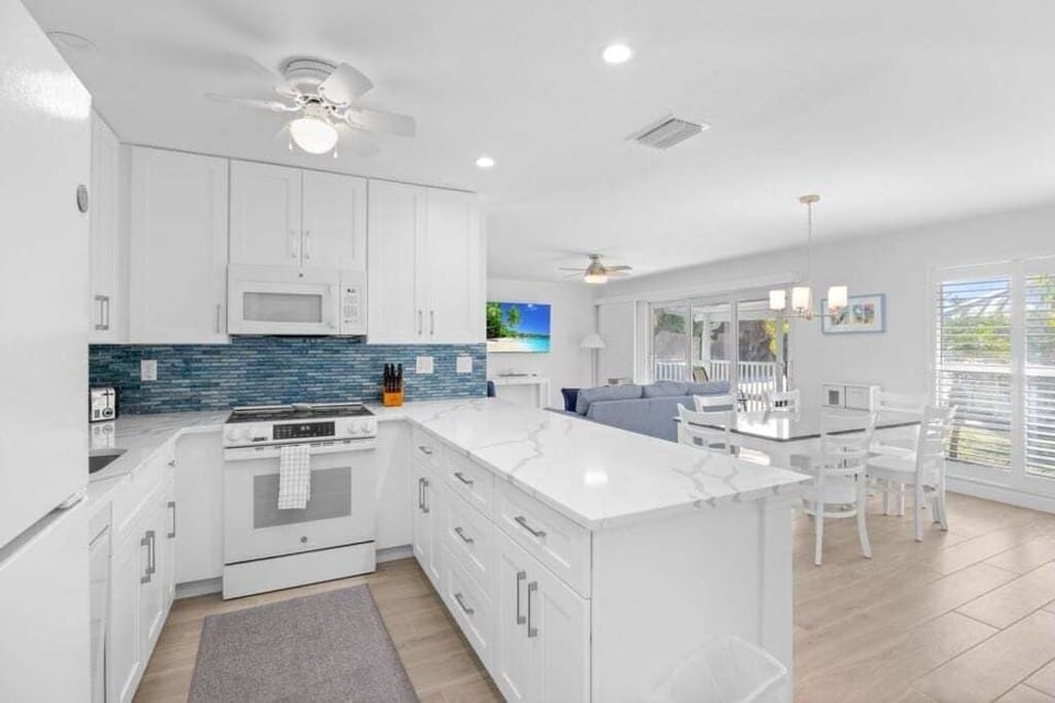 Condo, 2 Bedrooms | Private kitchen