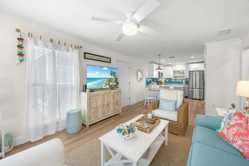 Condo, 2 Bedrooms | Living area