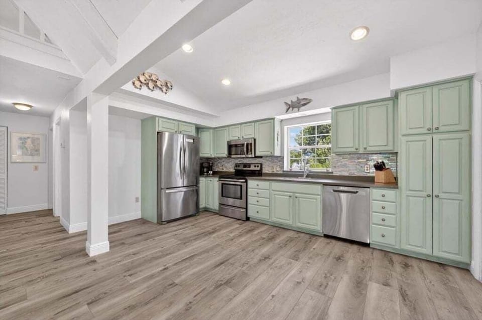House, 4 Bedrooms | Private kitchen