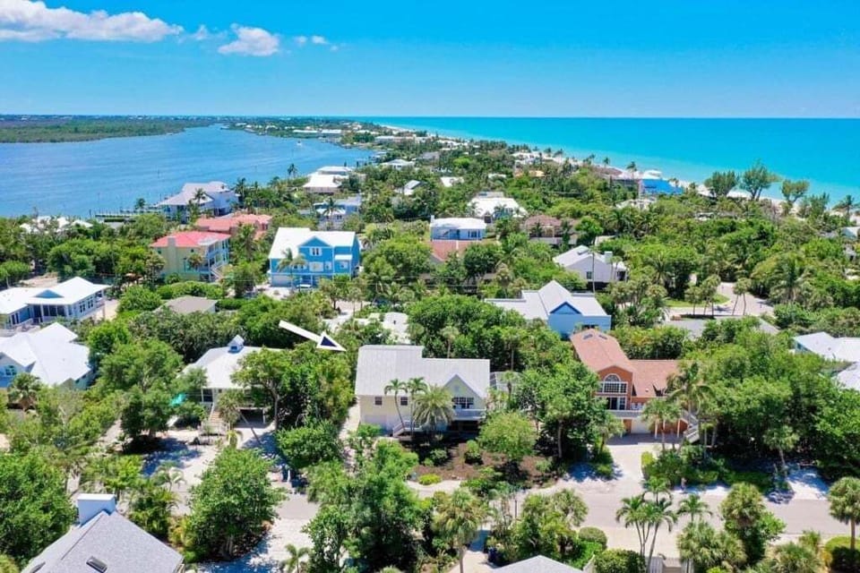 House, 4 Bedrooms | Aerial view