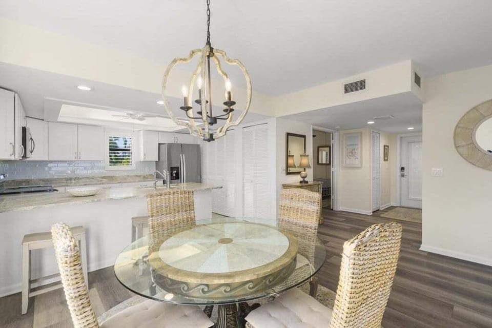 Condo, 2 Bedrooms | Dining