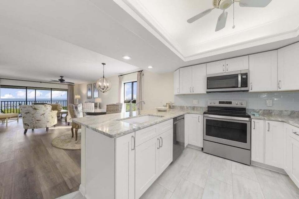 Condo, 2 Bedrooms | Private kitchen