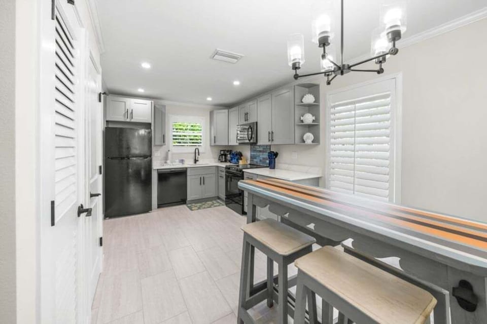 Condo, 2 Bedrooms | Private kitchen