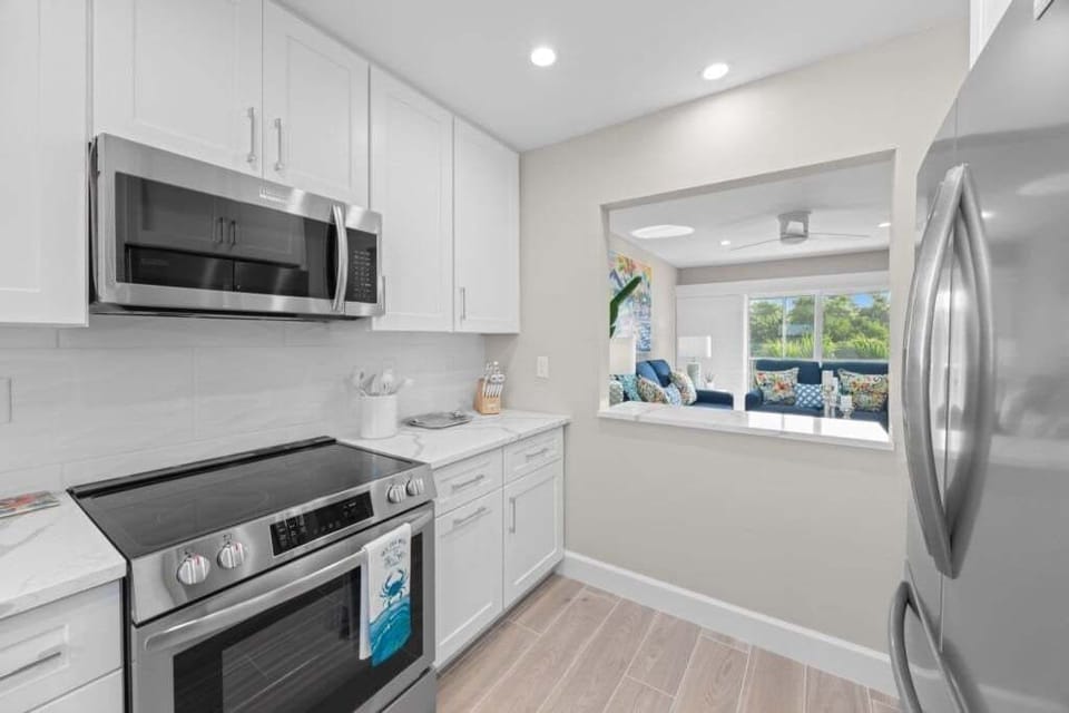 Condo, 2 Bedrooms | Private kitchen