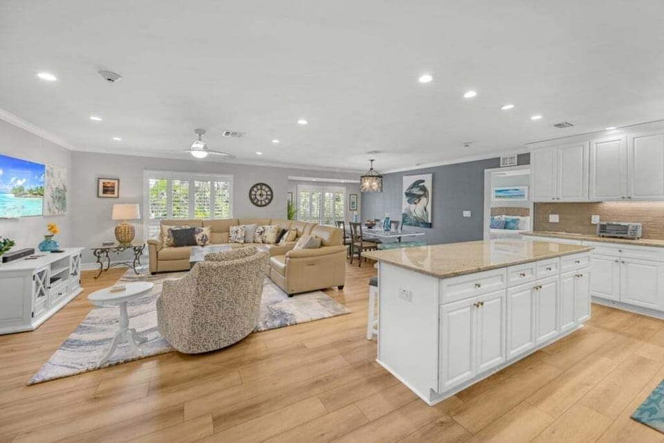 Condo, 2 Bedrooms | Living area
