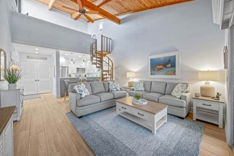 Condo, 3 Bedrooms | Living area