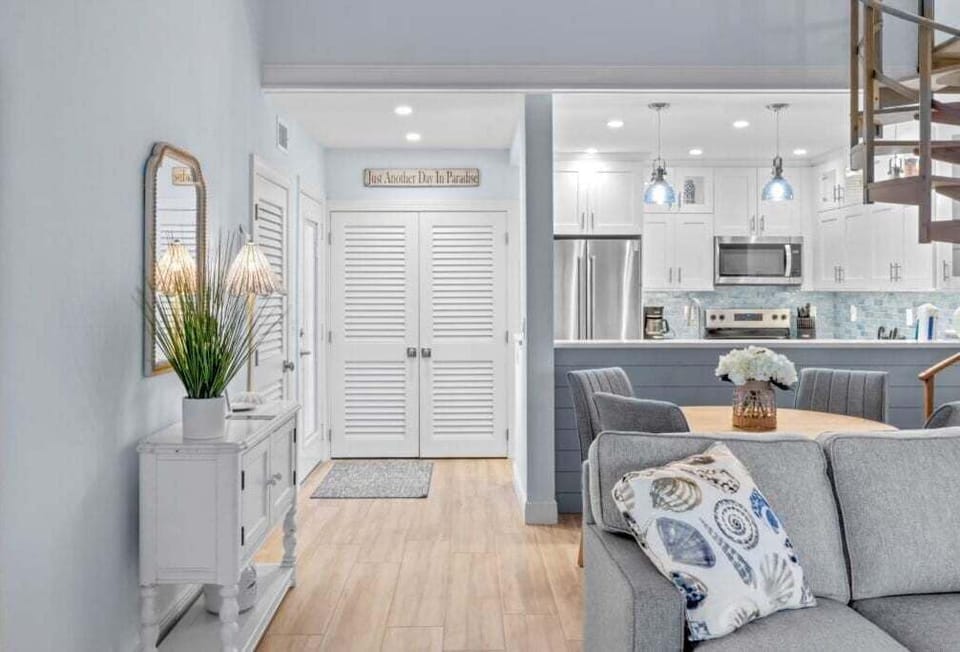 Condo, 3 Bedrooms | Living area
