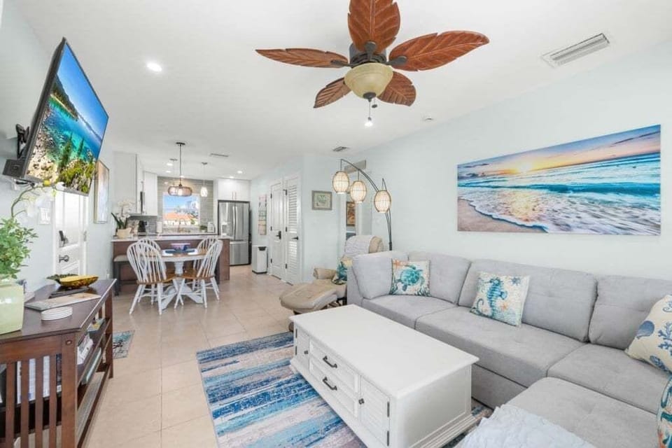 Condo, 2 Bedrooms | Living area