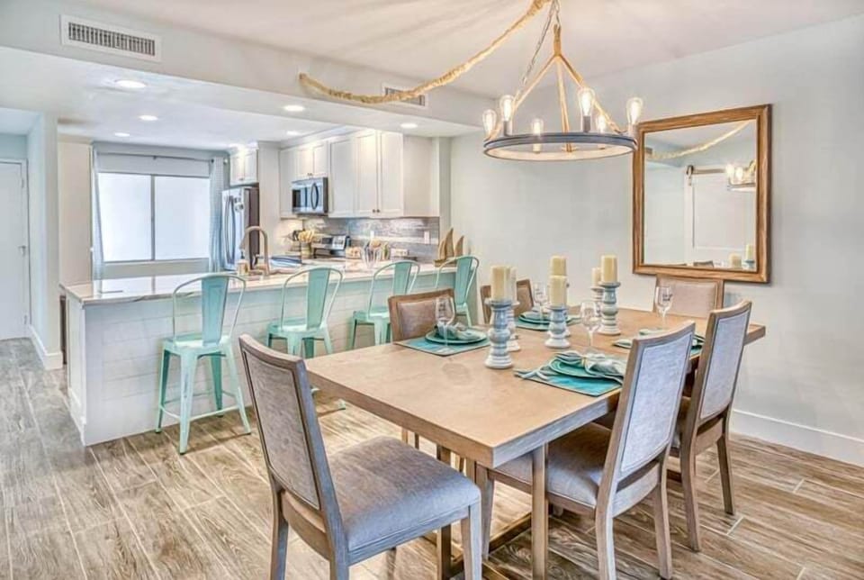 Condo, 3 Bedrooms | Dining