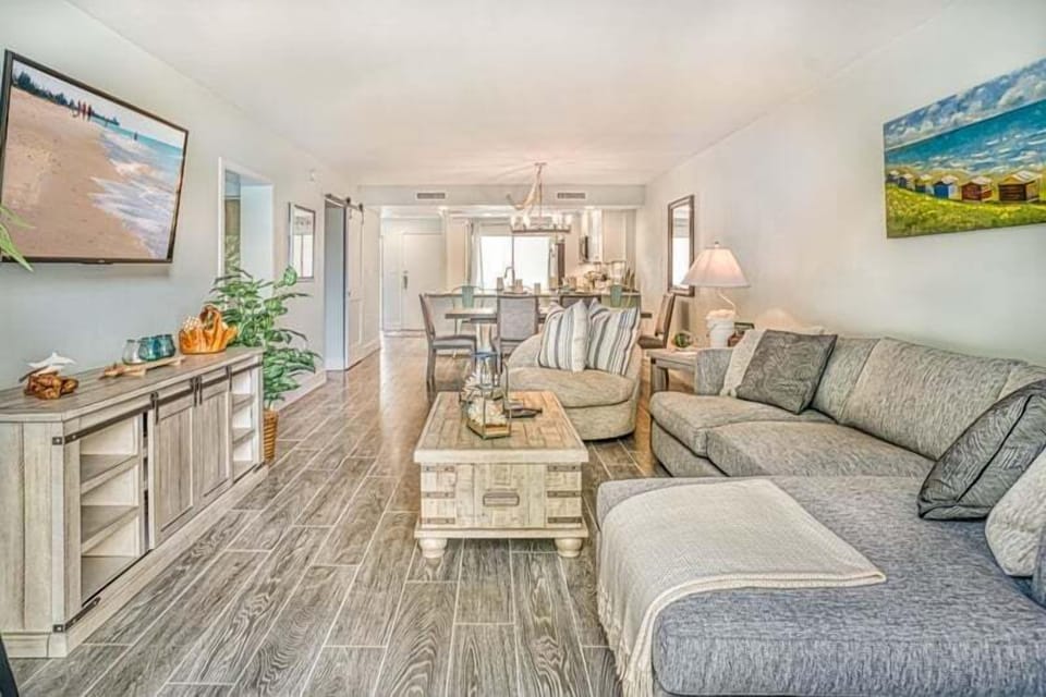 Condo, 3 Bedrooms | Living area