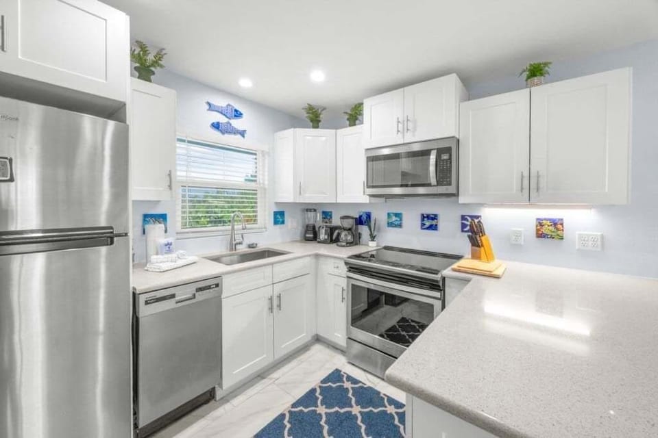 Condo, 2 Bedrooms | Private kitchen