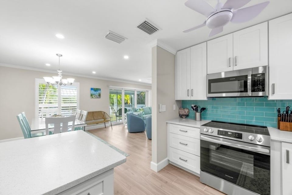 Condo, 2 Bedrooms | Private kitchen