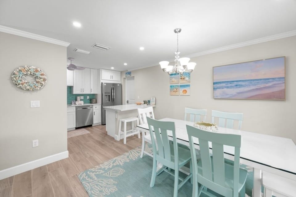 Condo, 2 Bedrooms | Dining