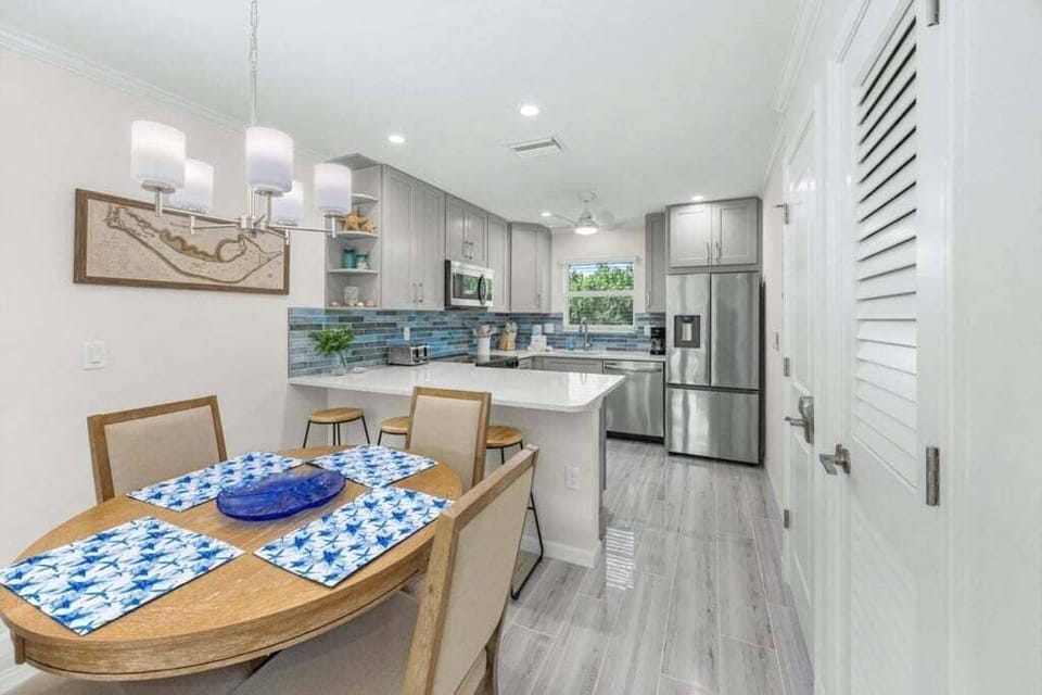 Condo, 2 Bedrooms | Private kitchen
