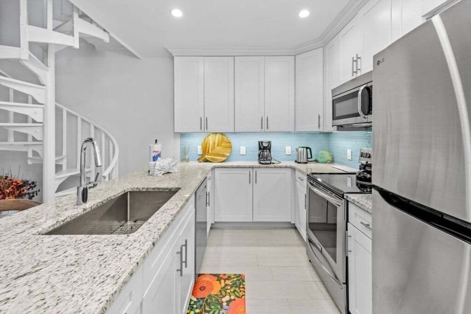Condo, 3 Bedrooms | Private kitchen